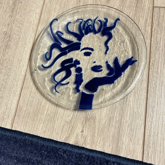 Clear 6 7/8” Round Art Glass Plate w/Blue Lady Design.  No chips/cracks. - Picture 6 of 6